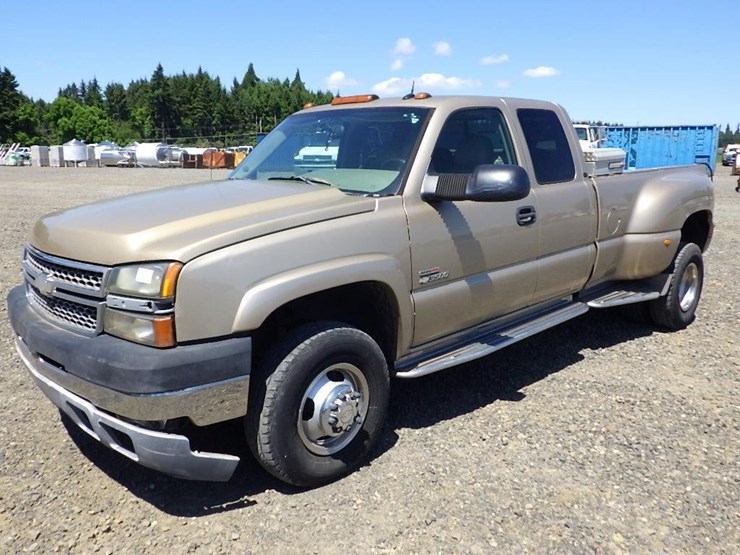 2005-chevrolet-silverado-3500-image-1