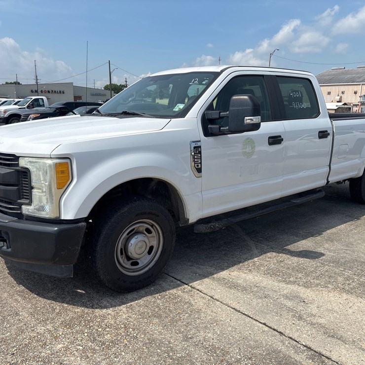 #12 • 2017 FORD 3/4 TON TRUCK