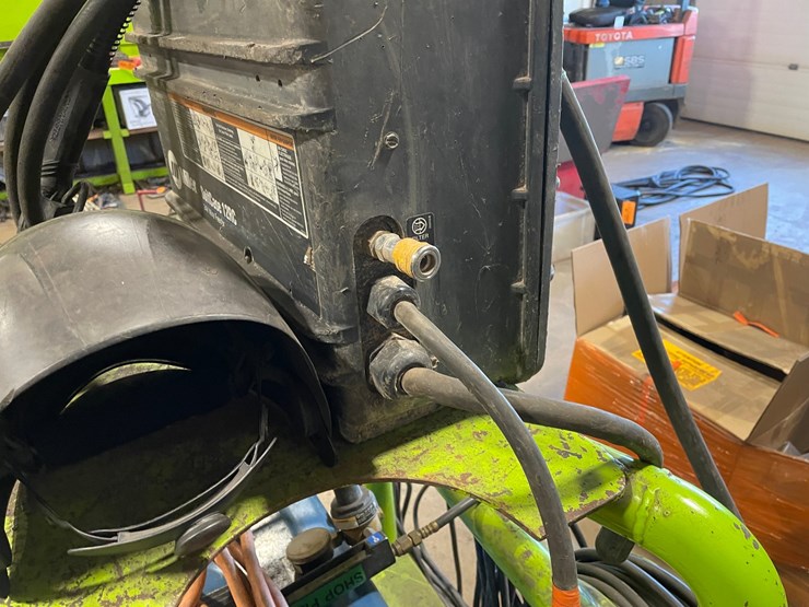 #4535-•-miller-xmt-304-cc/cv-welder-with-12rc-wire-feeder-and-accessories-image-11