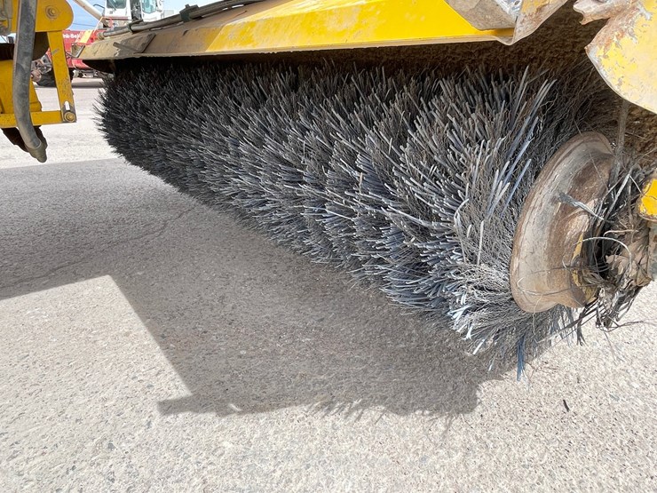 2017-superior-broom-dt80k-image-41