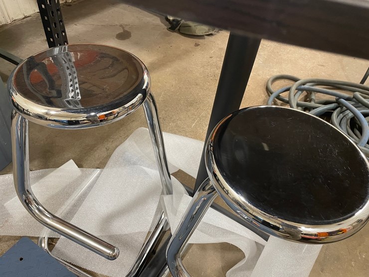 #4612-•-table-with-(2)-stools-image-4