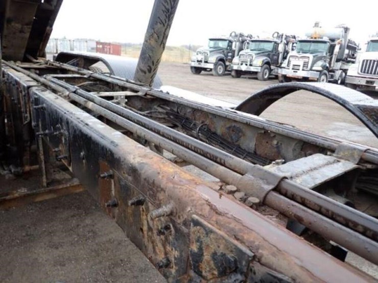 2004-mack-cv713-granite-t/a-rolloff-truck-1m2ag10c-image-77