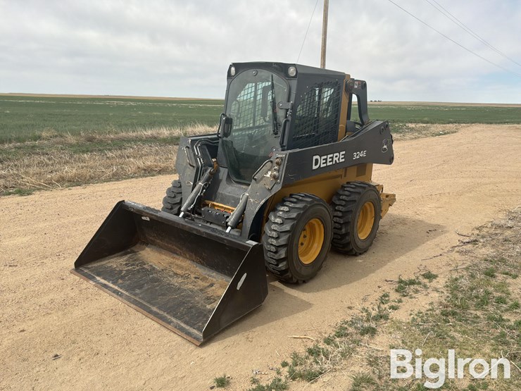 2017-deere-324e-image-1