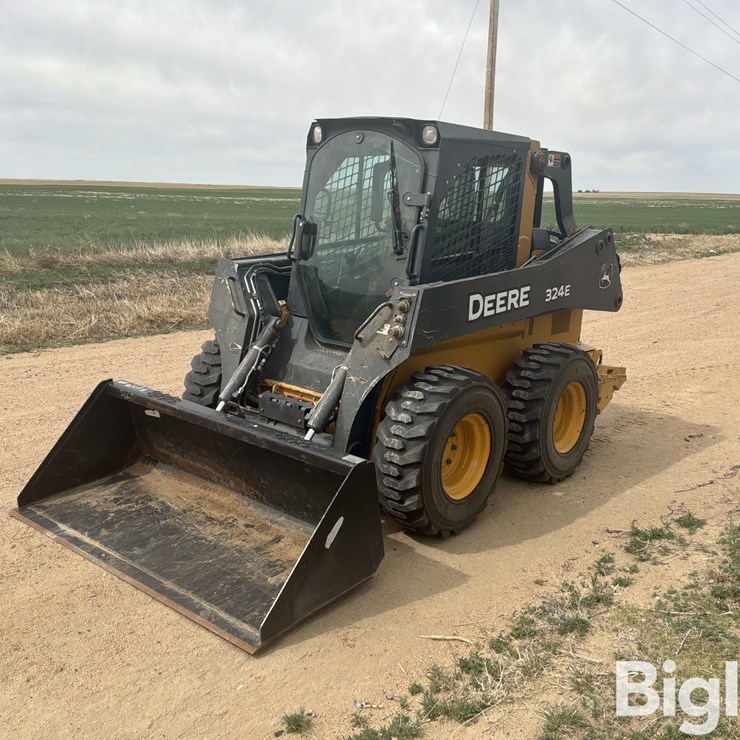 2017 DEERE 324E