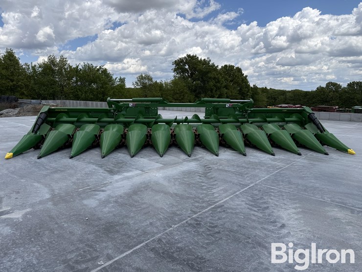 2023-john-deere-c12f-image-2