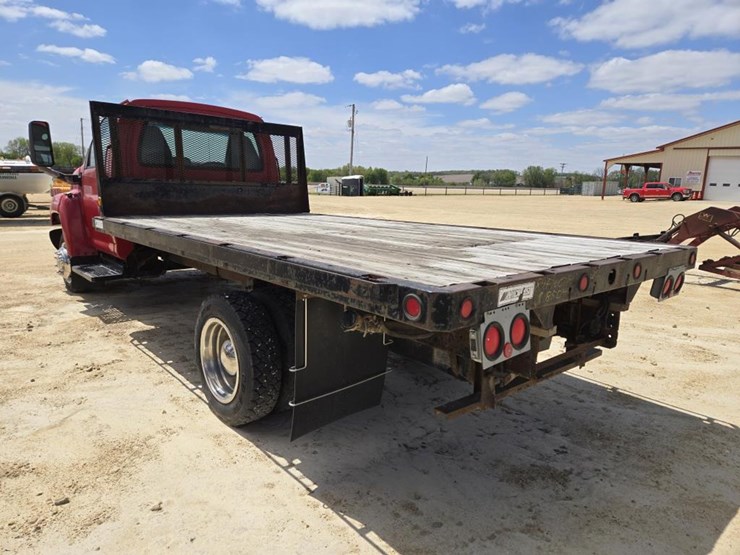 2003-gmc-5500-image-10