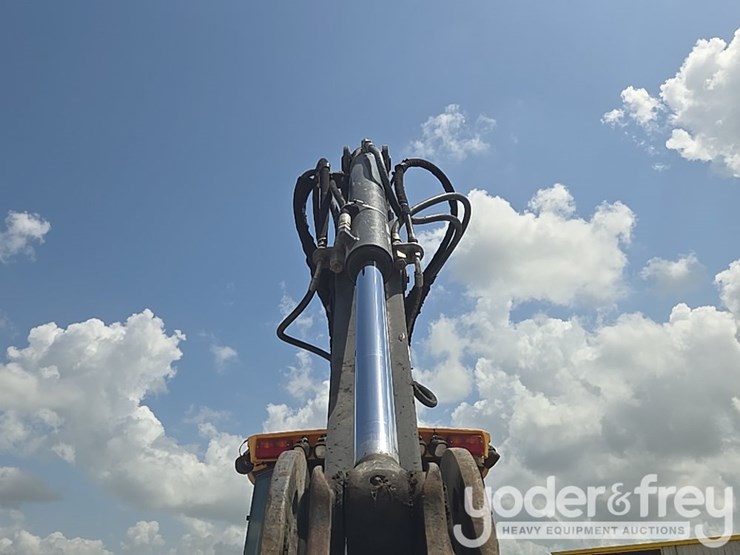 2020-deere-310sl-image-31