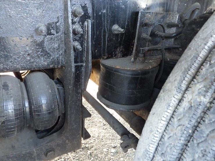 2014-caterpillar-ct660-image-17