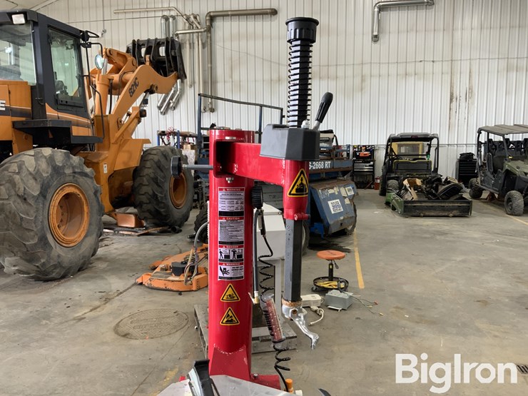 2025-massey-ferguson-730-image-12