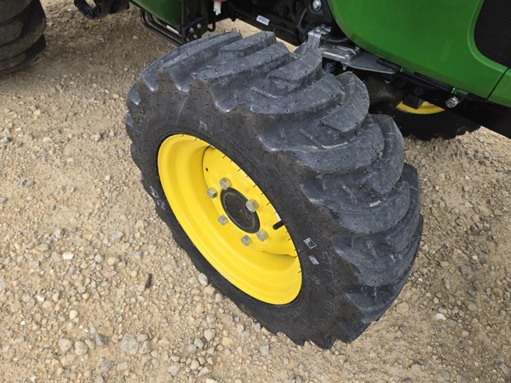 2025-john-deere-3032e-image-6