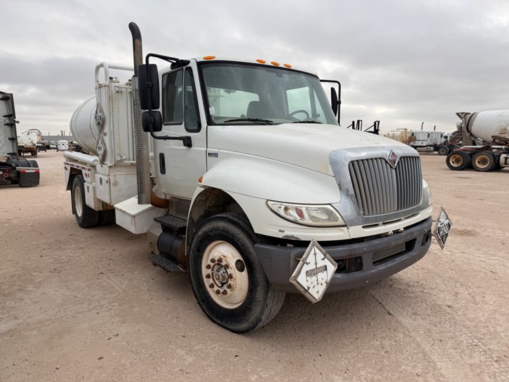 2013-international-durastar-4300-image-3