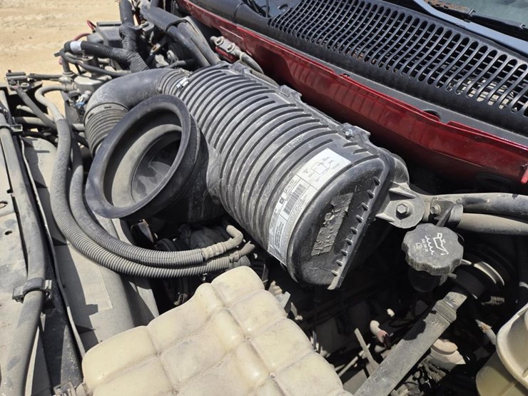 2003-gmc-5500-image-16
