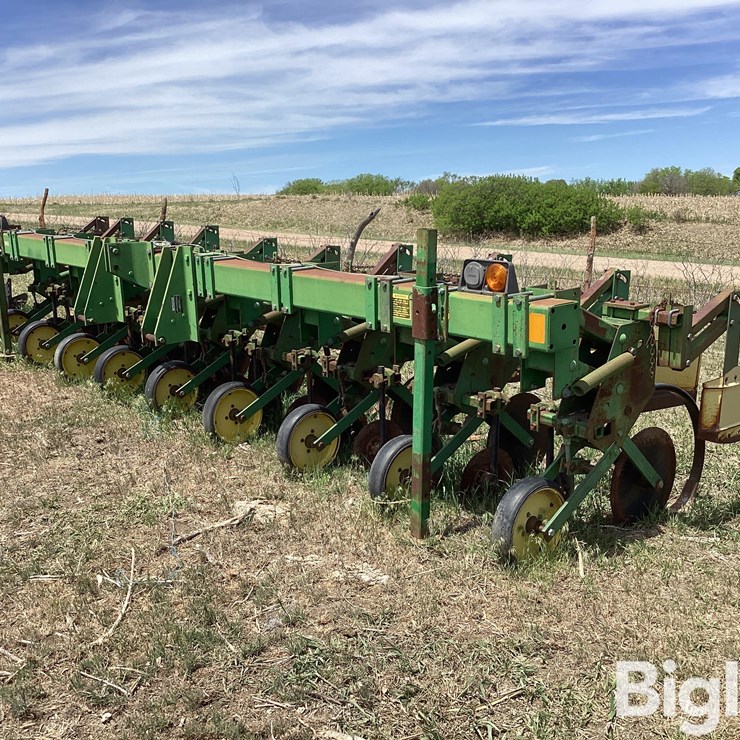 JOHN DEERE 885