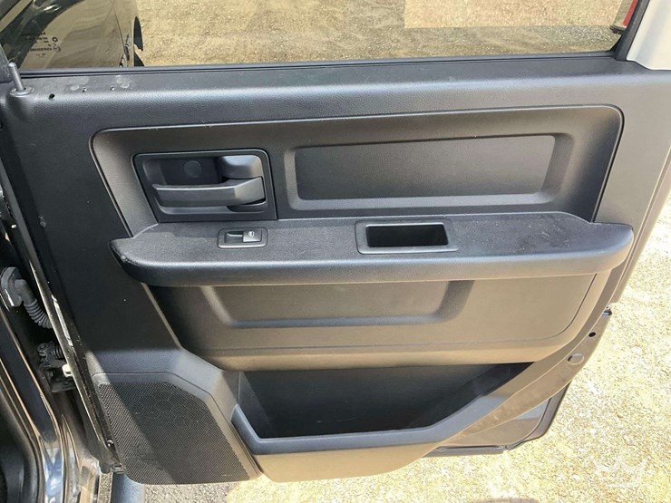 2016-dodge-1500-image-24