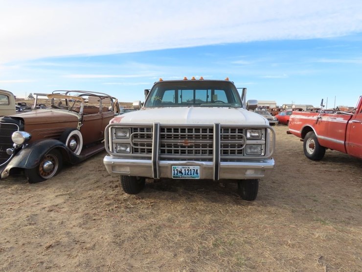 1982-chevrolet-30-image-2