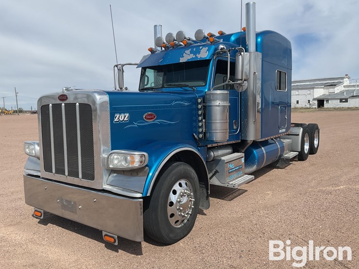 2015-peterbilt-389-image-1