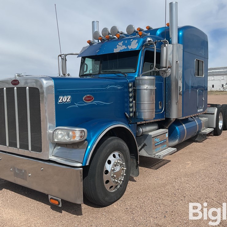 2015 PETERBILT 389