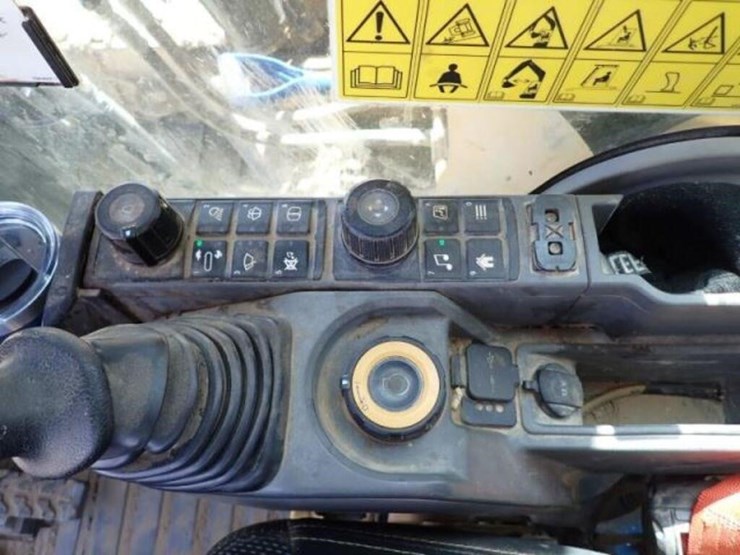2021-caterpillar-323-image-13