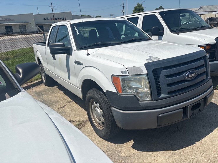 #40-•-2012-ford-1/2-ton-crew-cab-pick-up-truck-image-4
