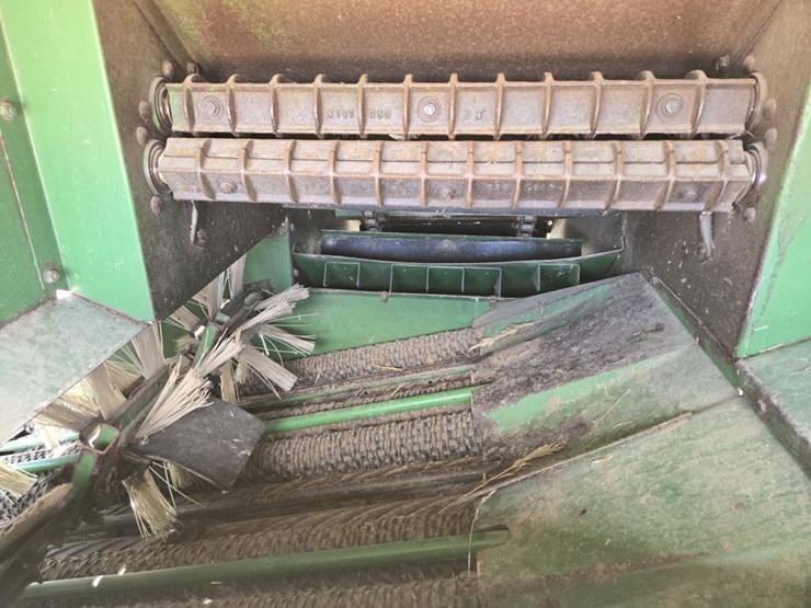 john-deere-300-image-11