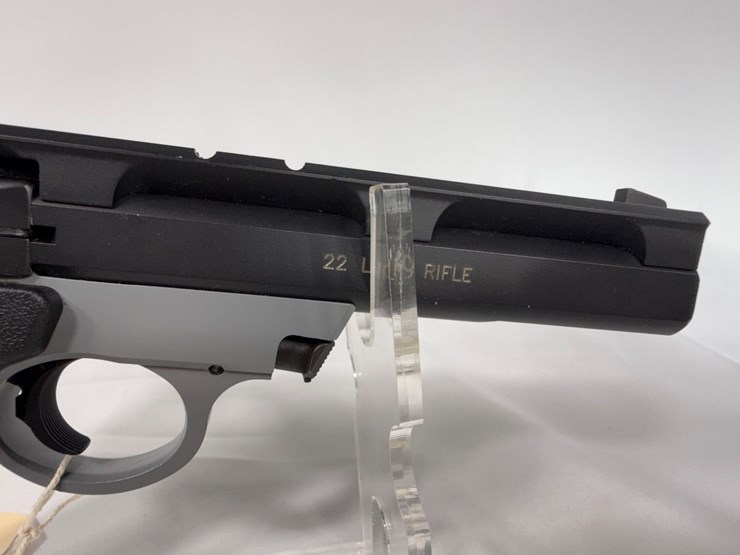 #34-•-smith-&-wesson-22a-1-22lr-pistol-umb1168-image-3