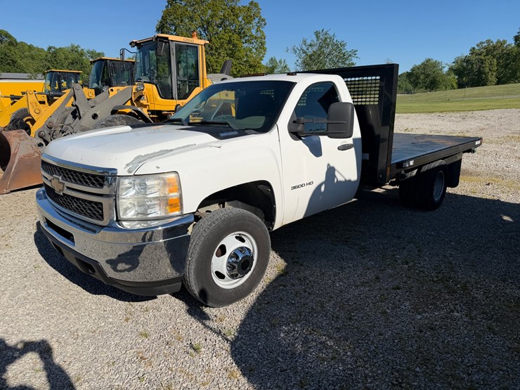 2011-chevrolet-3500-image-1