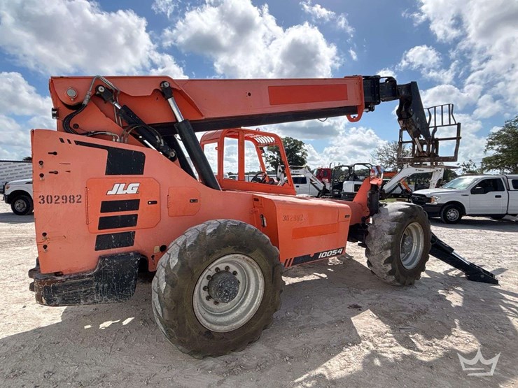 2018-jlg-10054-10,000lb-4x4-rough-terrain-telehandler-image-3