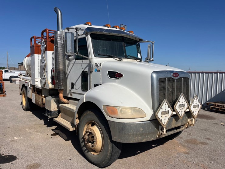 2014-peterbilt-337-image-4