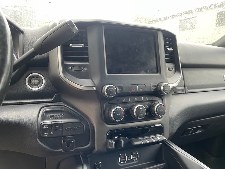 2019-dodge-ram-3500-image-46