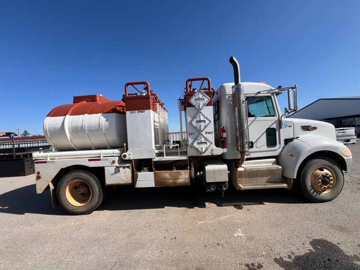 2014-peterbilt-337-image-7