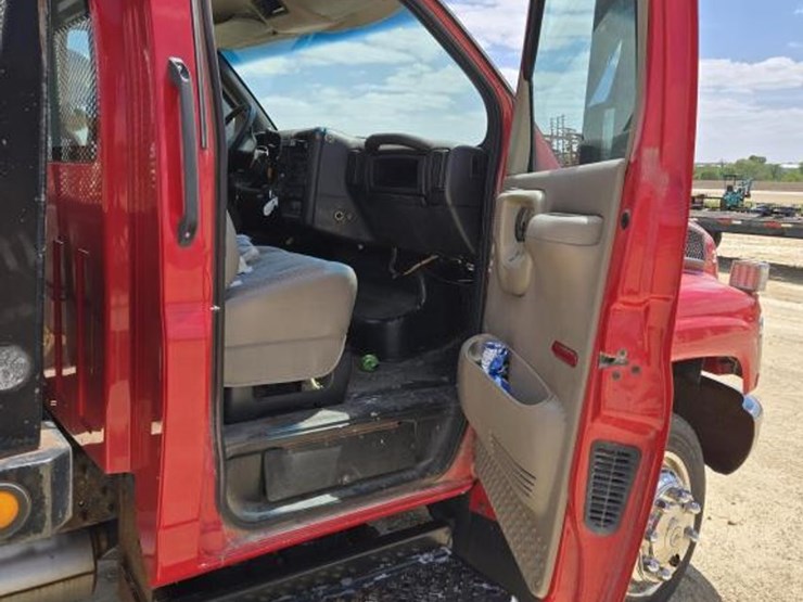 2003-gmc-5500-image-8
