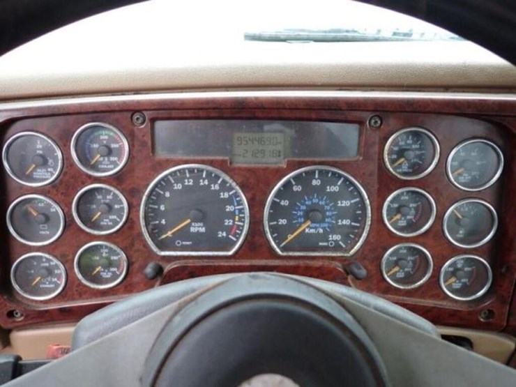 inoperable-2005-mack-cv713-granite-tri/a-vacuum-tr-image-16