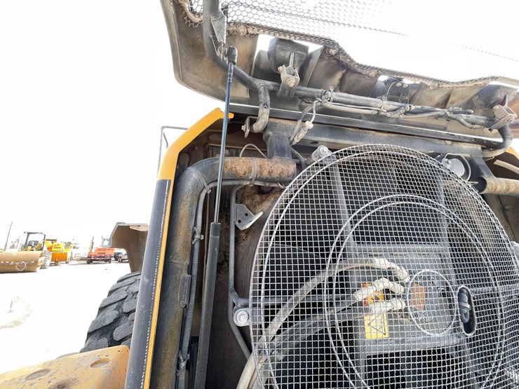 2014-volvo-l120h-image-93