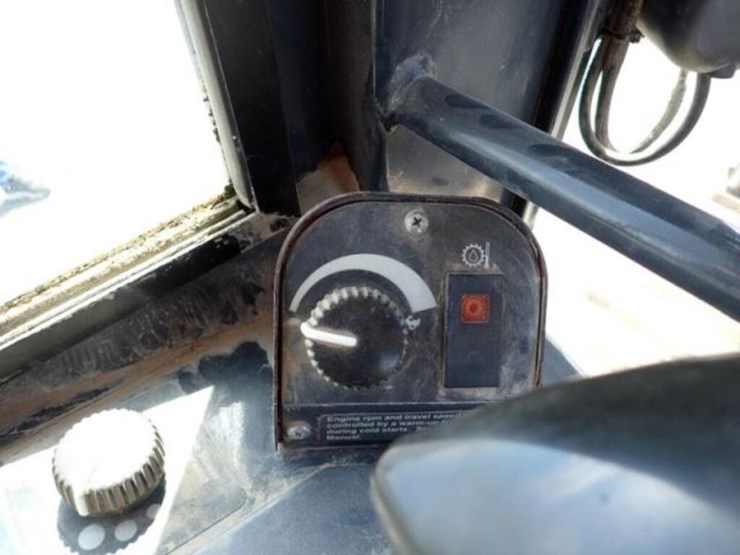 2005-deere-450j-lt-image-15