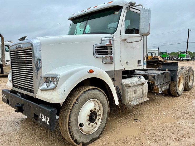 2013-freightliner-coronado-122-sd-image-1