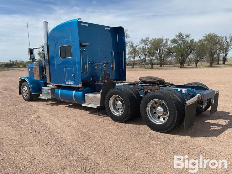 2015-peterbilt-389-image-7