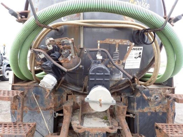 inoperable-2005-mack-cv713-tri/a-vacuum-truck-1m2a-image-56