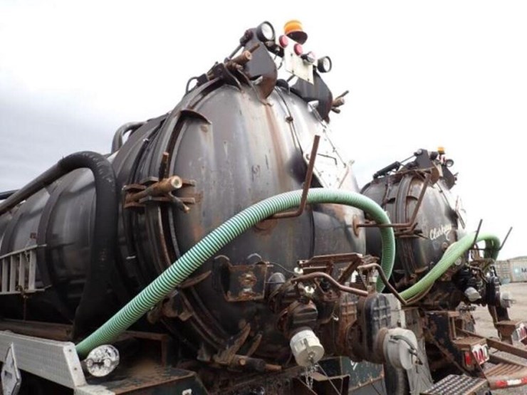 inoperable-2005-mack-cv713-granite-tri/a-vacuum-tr-image-65