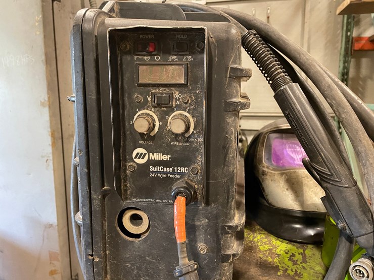 #4535-•-miller-xmt-304-cc/cv-welder-with-12rc-wire-feeder-and-accessories-image-3