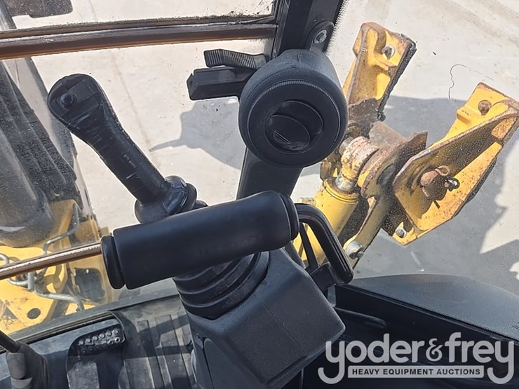 2020-deere-310sl-image-47