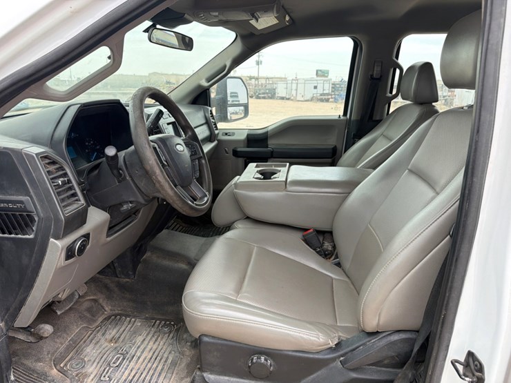 2021-ford-f350-image-9
