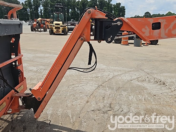 2011-jlg-e400ajpn-image-17