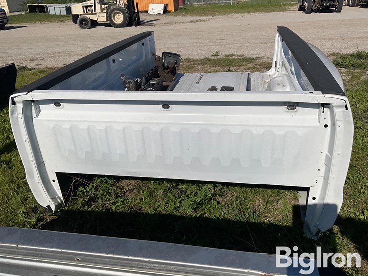 2016-chevrolet-3500-image-2
