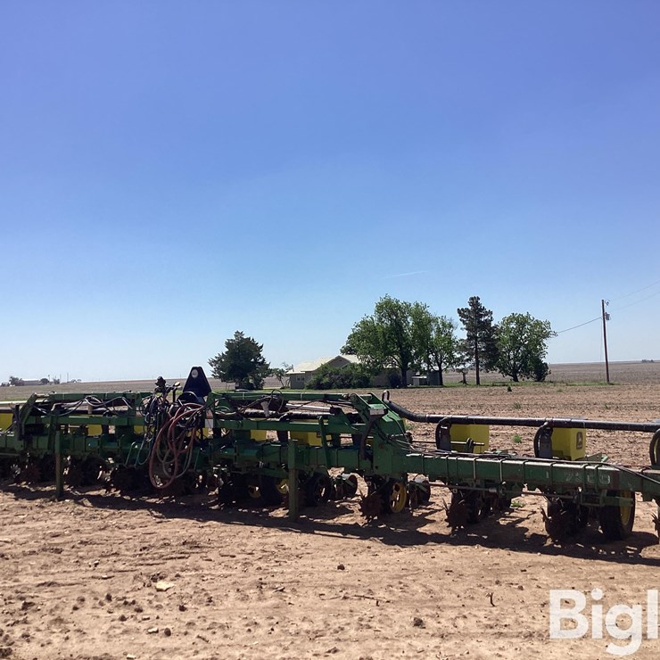 JOHN DEERE 7300