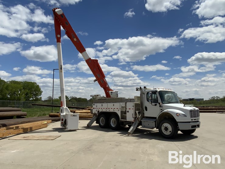 2015-freightliner-m2-106-image-12