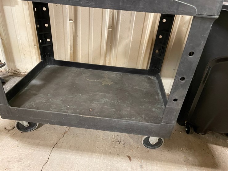 #4554-•-rubbermaid-poly-cart-image-4