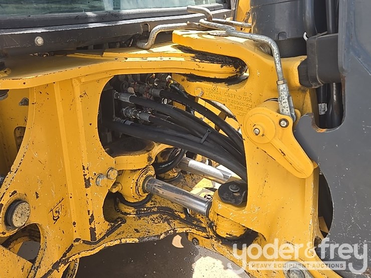 2020-deere-310sl-image-23