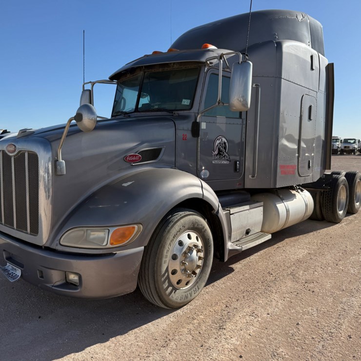 2013 PETERBILT 384