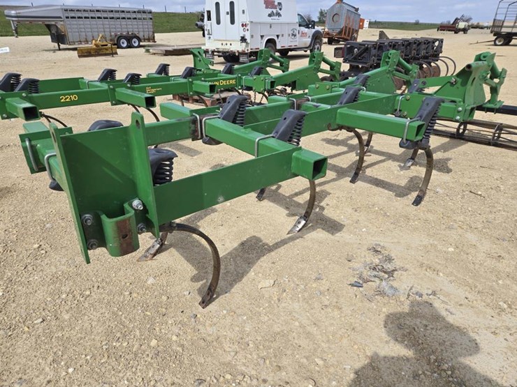 john-deere-2210-image-6