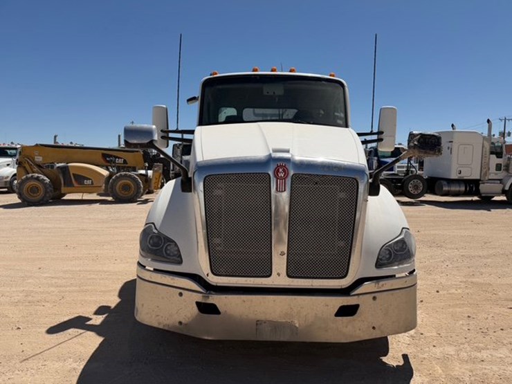 2019-kenworth-t680-image-3